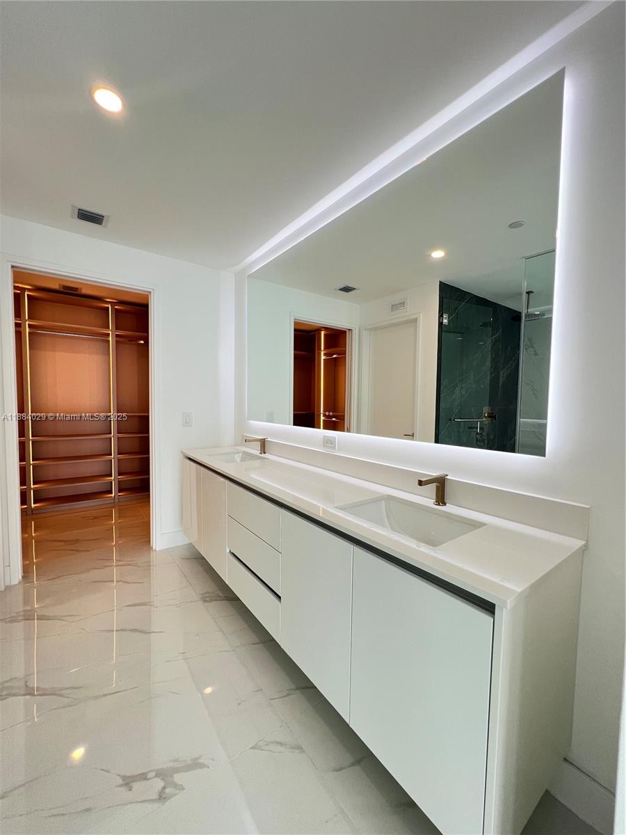 700 NE 24th St # 1006