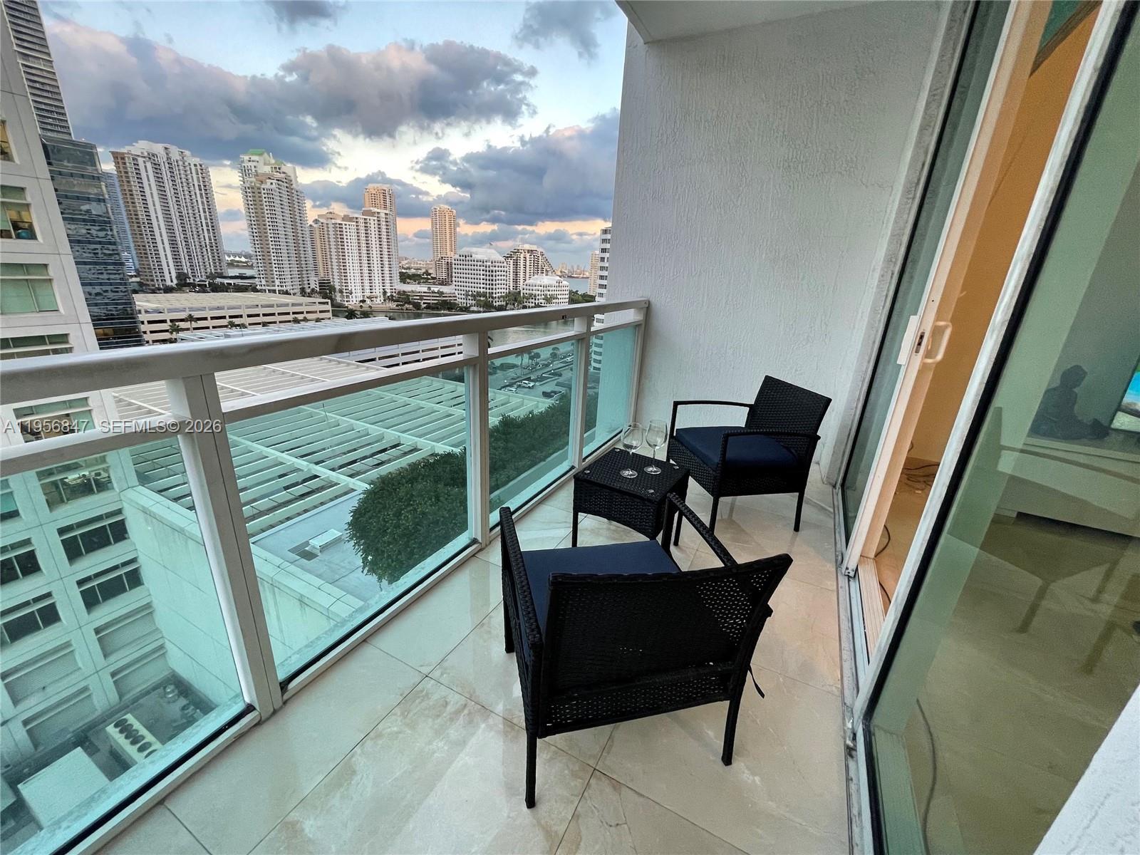 950 Brickell Bay Dr # 1402