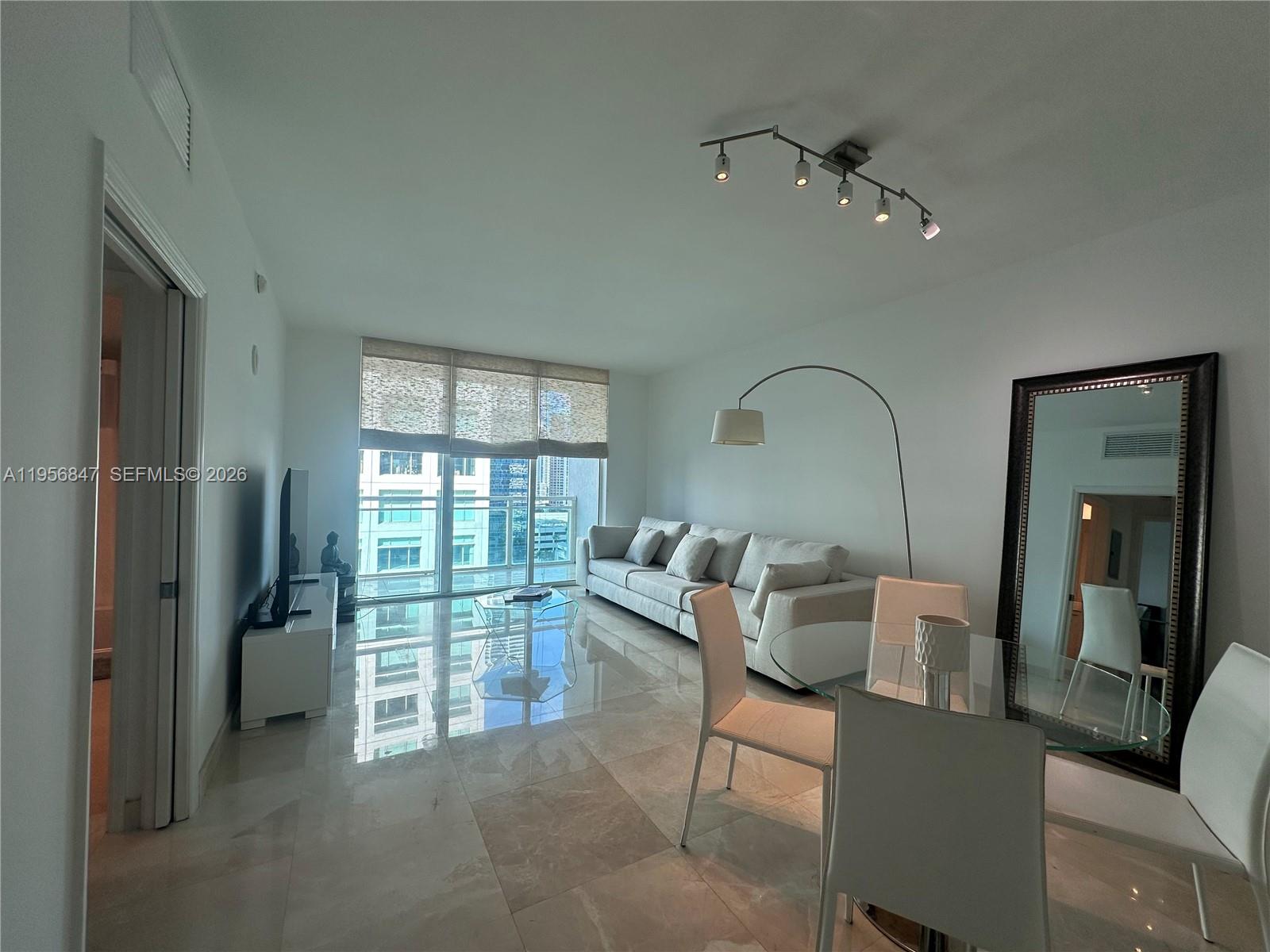 950 Brickell Bay Dr # 1402