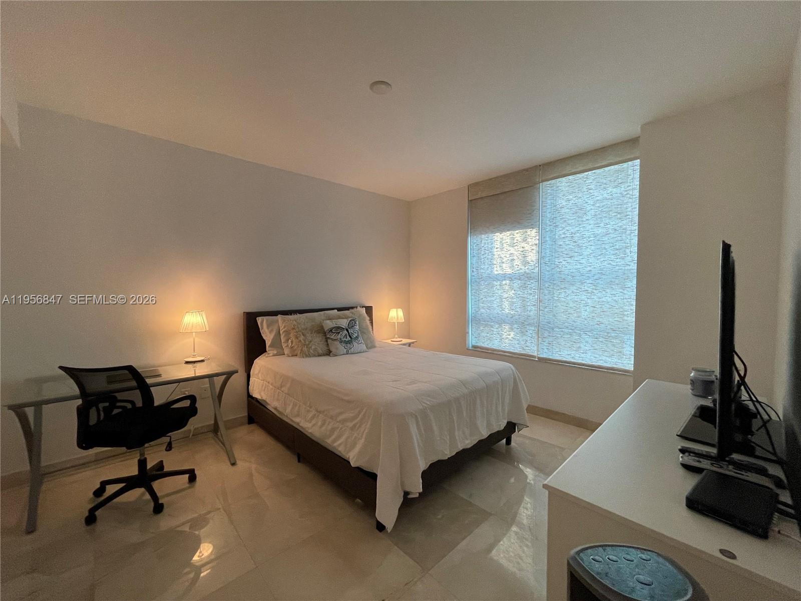 950 Brickell Bay Dr # 1402