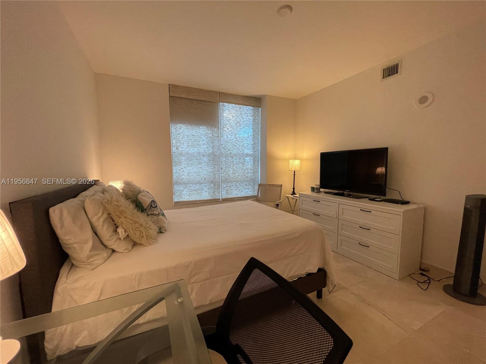 950 Brickell Bay Dr # 1402