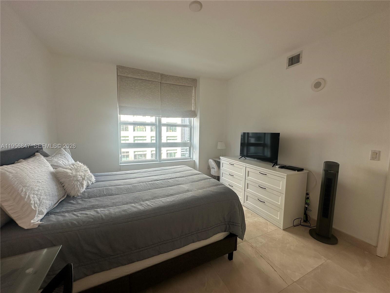 950 Brickell Bay Dr # 1402