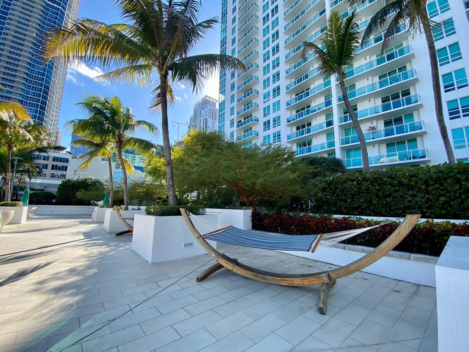 950 Brickell Bay Dr # 4002