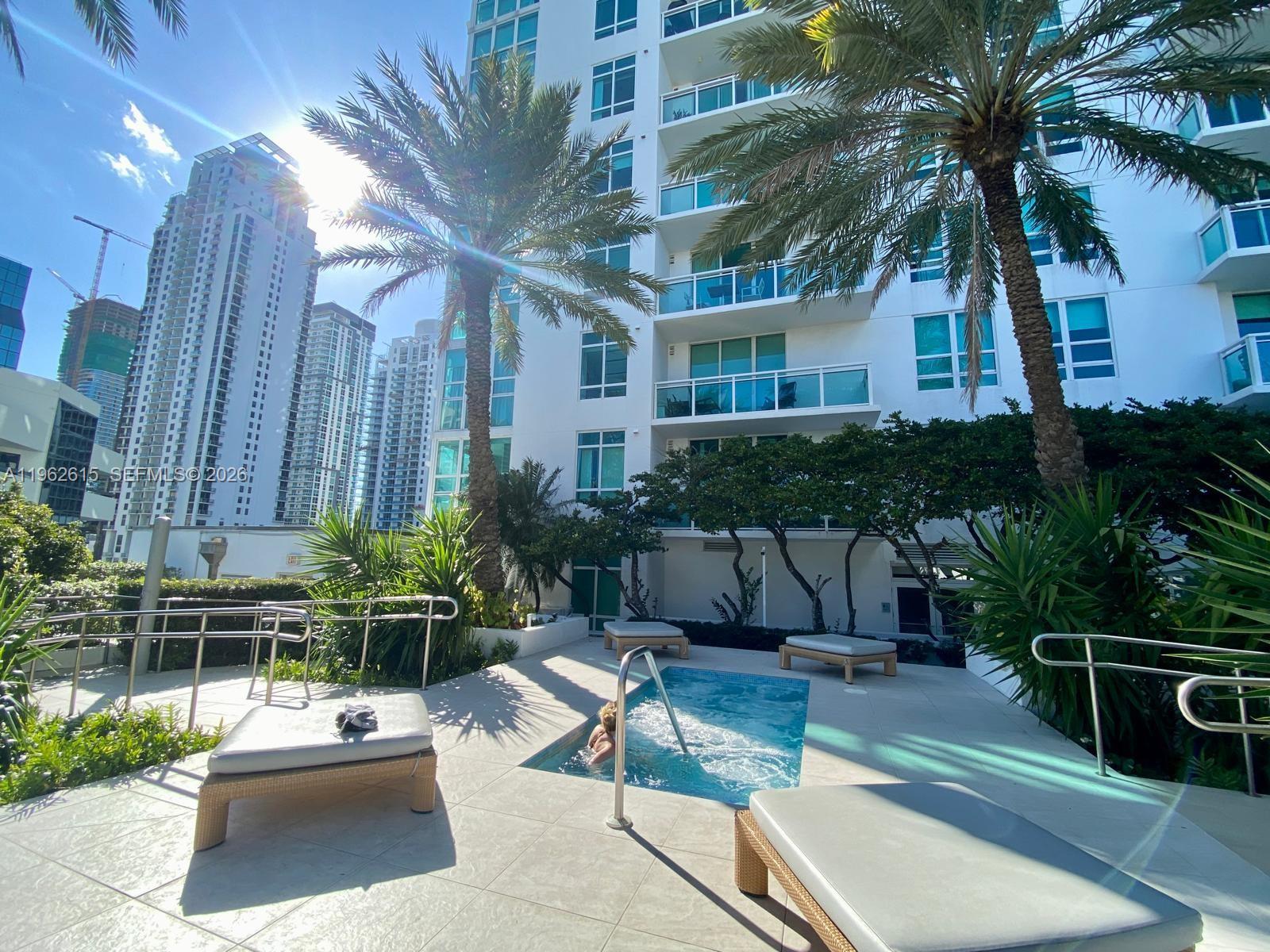 950 Brickell Bay Dr # 4002