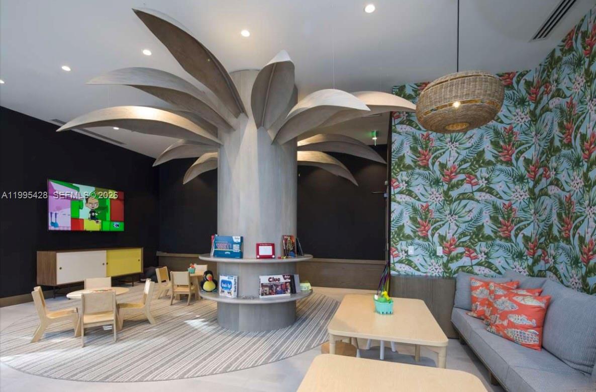 2831 S Bayshore Dr # 406