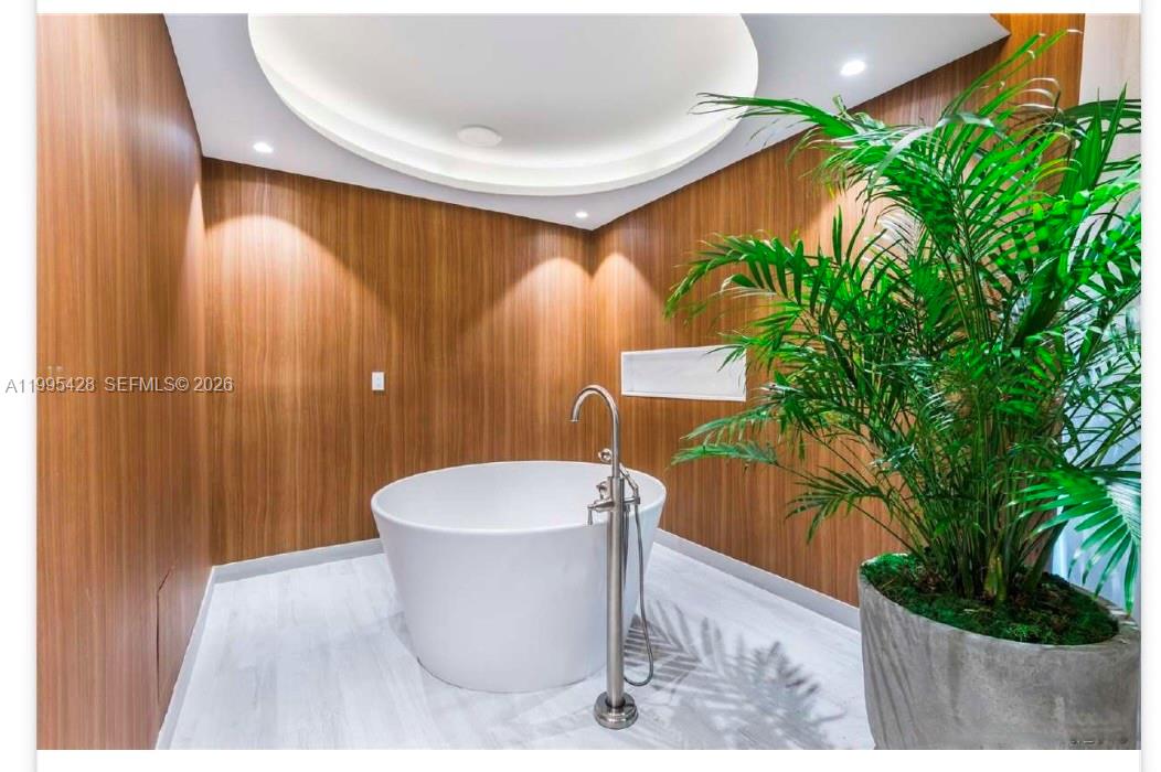 2831 S Bayshore Dr # 406