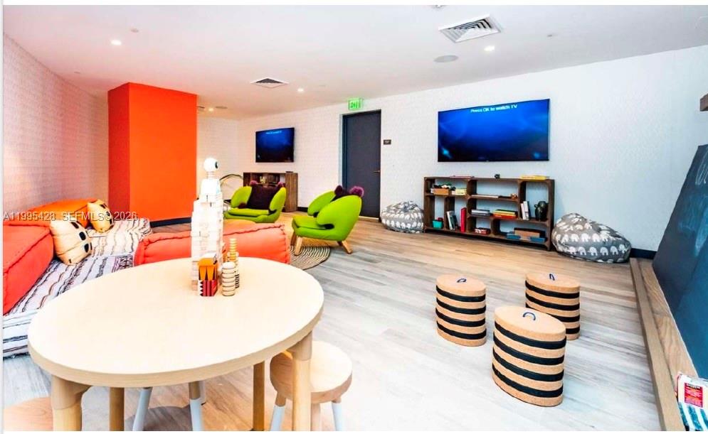 2831 S Bayshore Dr # 406