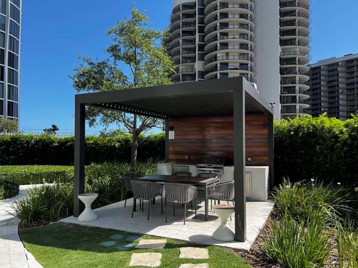 2831 S Bayshore Dr # 406