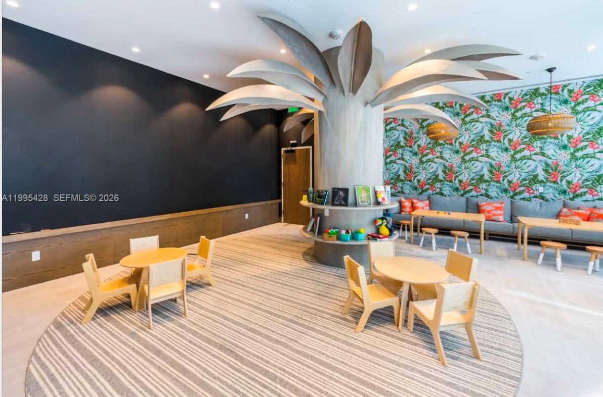 2831 S Bayshore Dr # 406