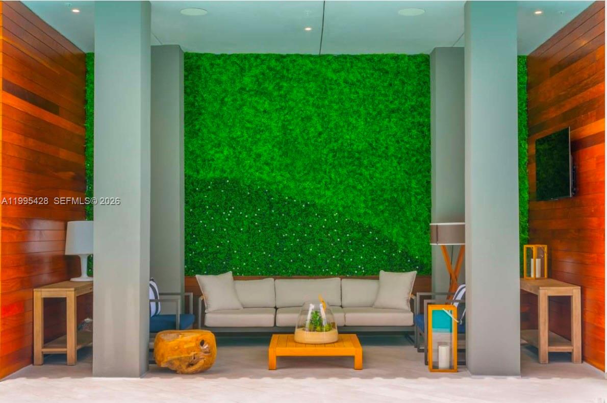 2831 S Bayshore Dr # 406