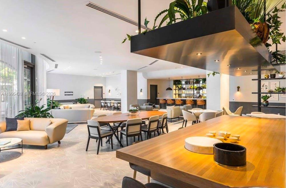 2831 S Bayshore Dr # 406