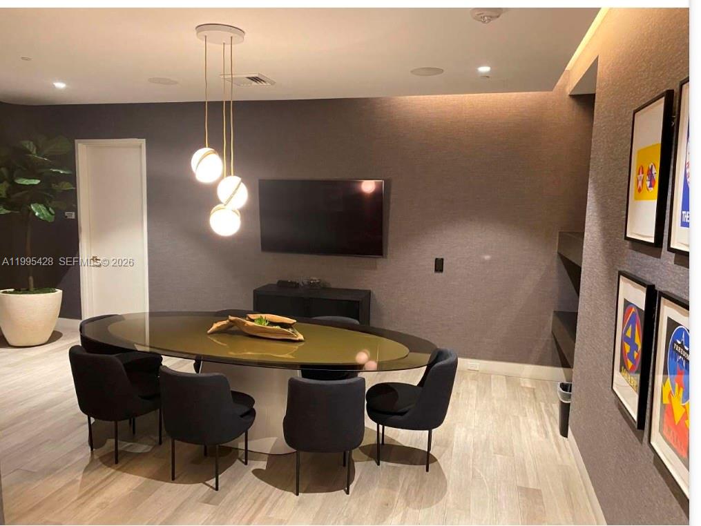 2831 S Bayshore Dr # 406