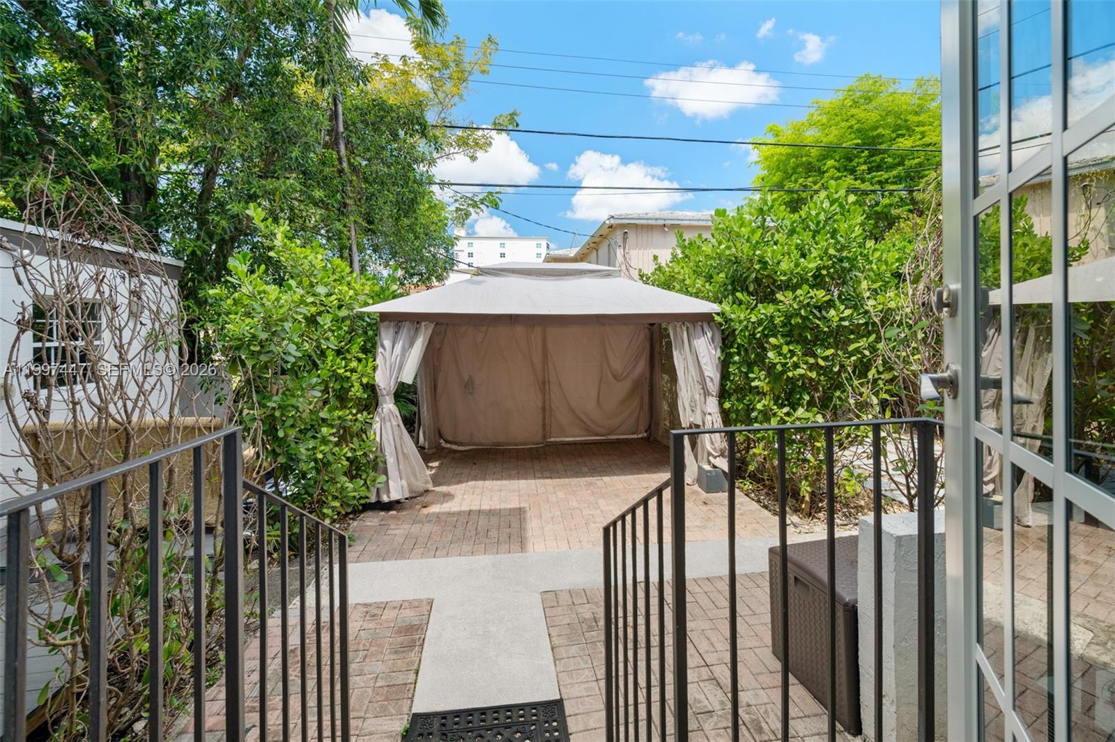 21 Madeira Ave # 12