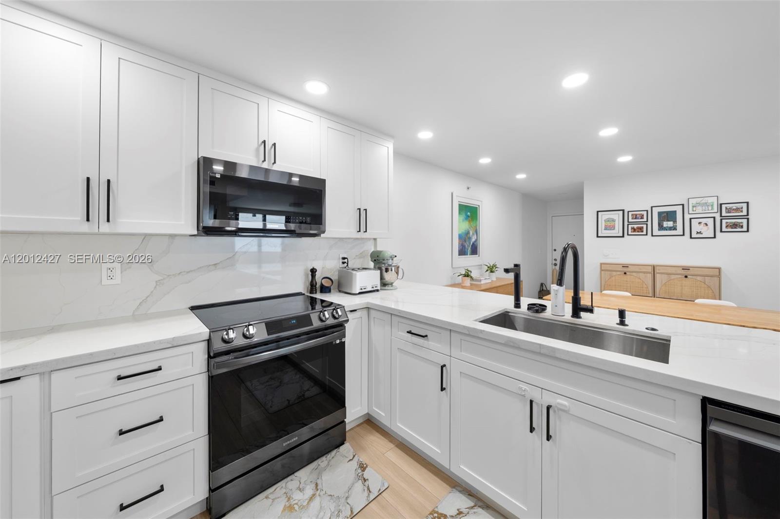 1621 Collins Ave Unit: PH1002