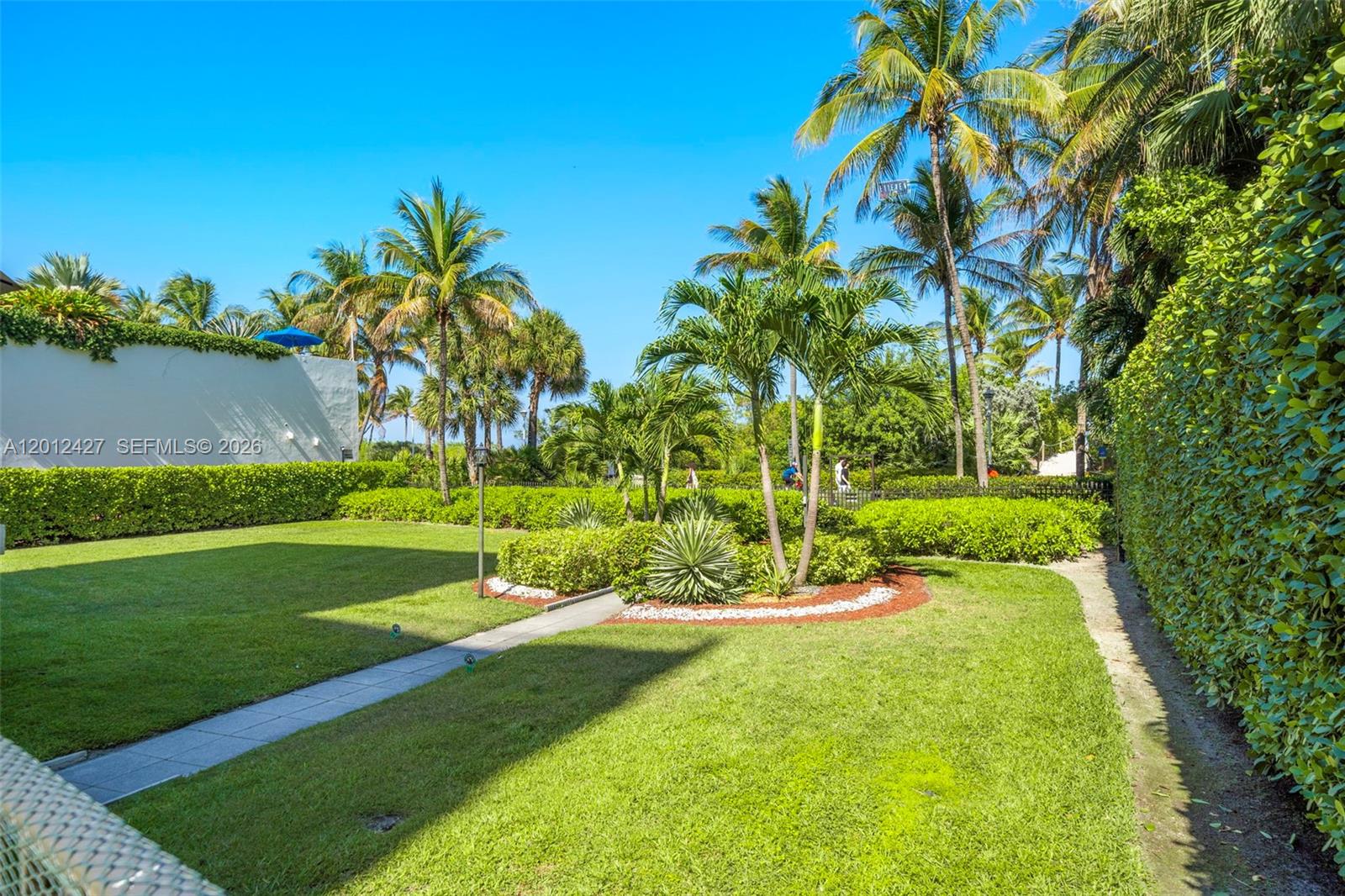 1621 Collins Ave Unit: PH1002