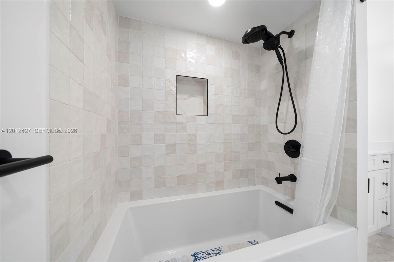 1621 Collins Ave Unit: PH1002