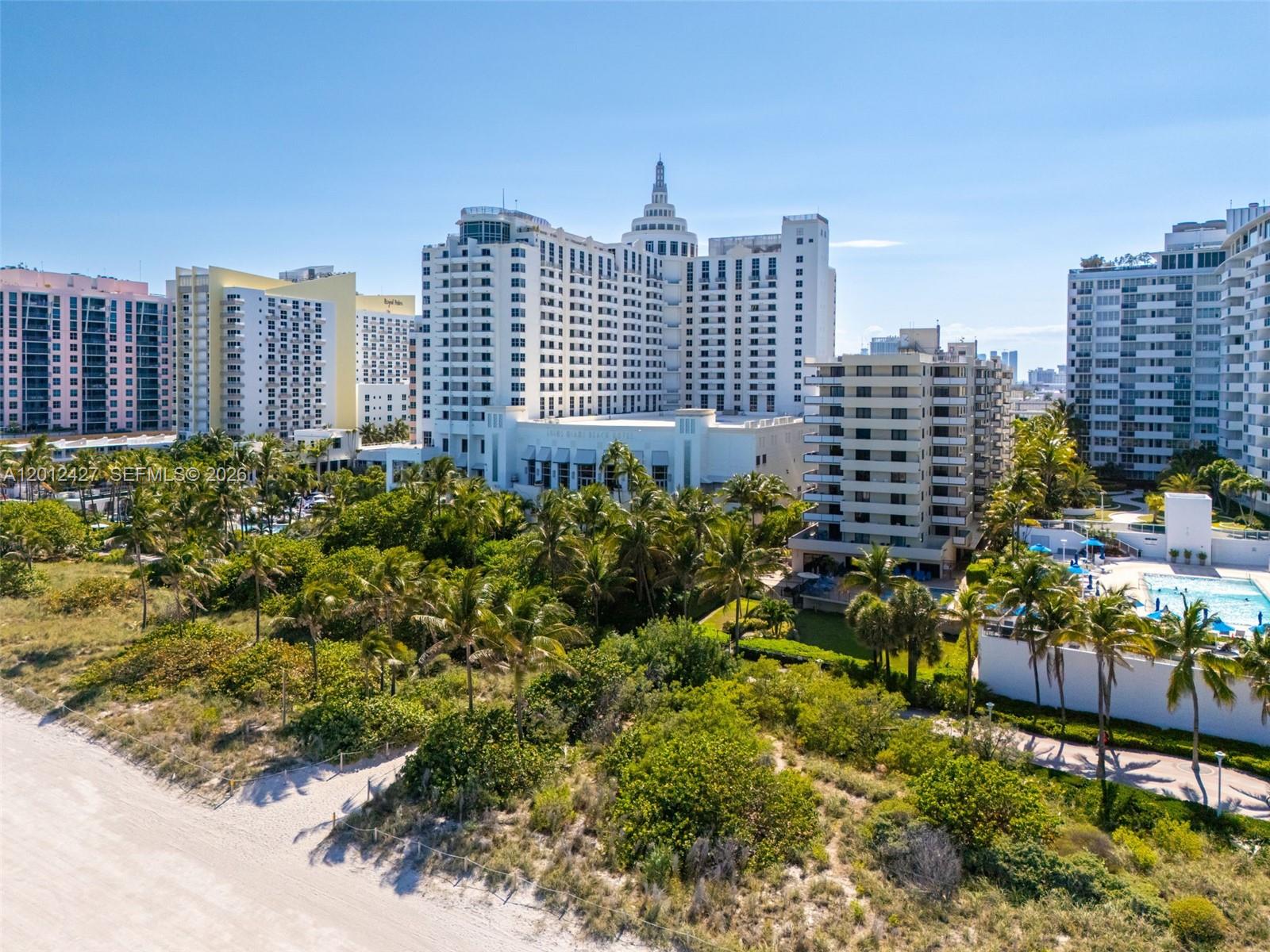 1621 Collins Ave Unit: PH1002