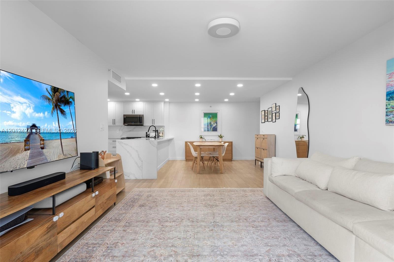 1621 Collins Ave Unit: PH1002