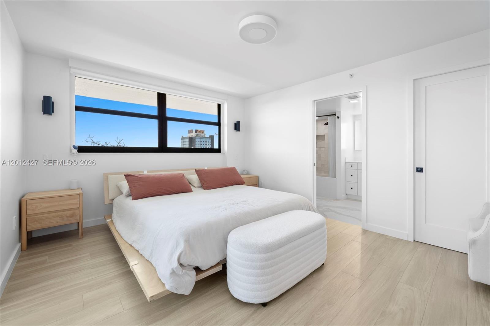 1621 Collins Ave Unit: PH1002