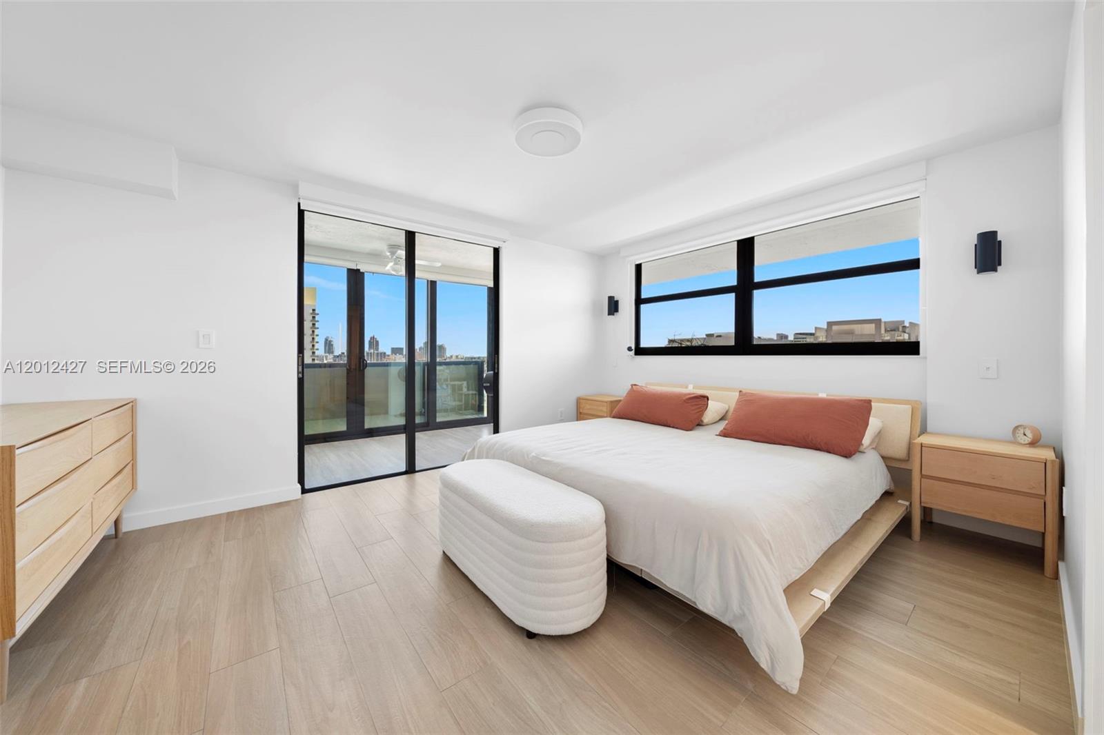 1621 Collins Ave Unit: PH1002