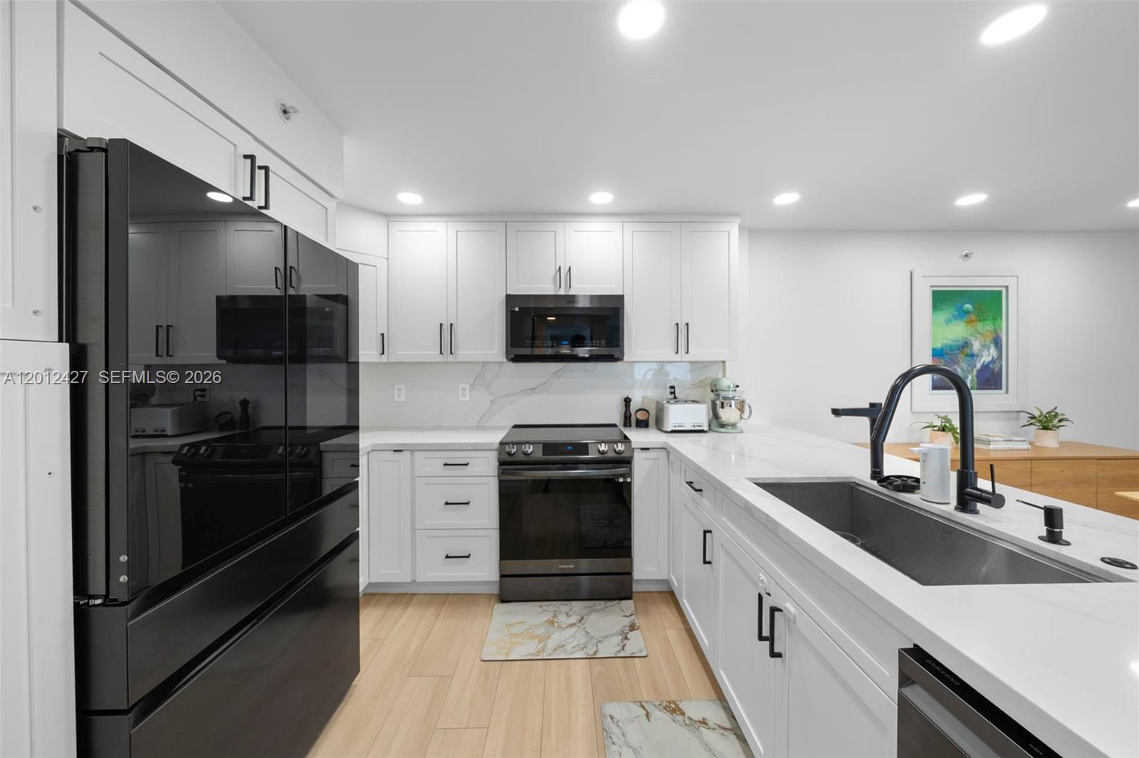 1621 Collins Ave Unit: PH1002