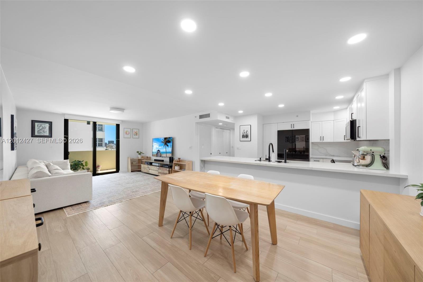 1621 Collins Ave Unit: PH1002