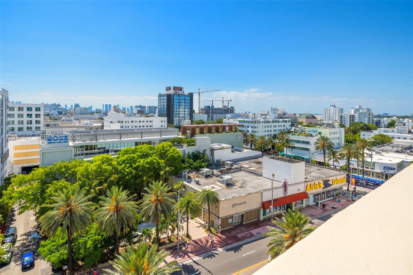 1621 Collins Ave Unit: PH1002