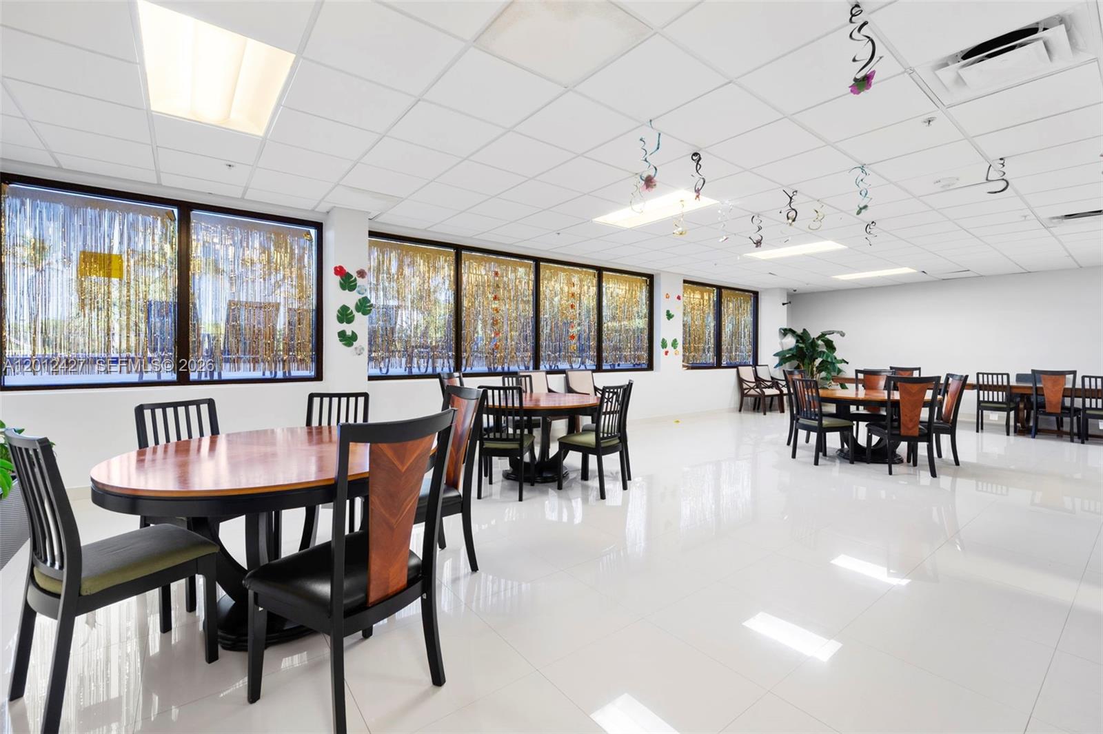 1621 Collins Ave Unit: PH1002