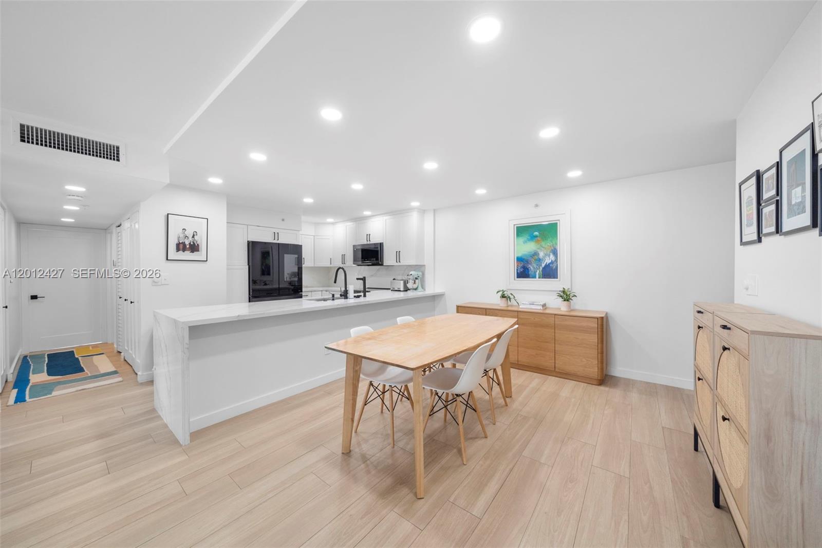 1621 Collins Ave Unit: PH1002