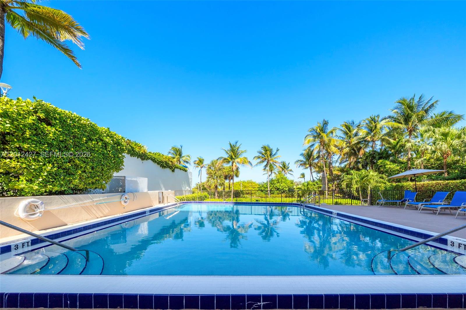 1621 Collins Ave Unit: PH1002