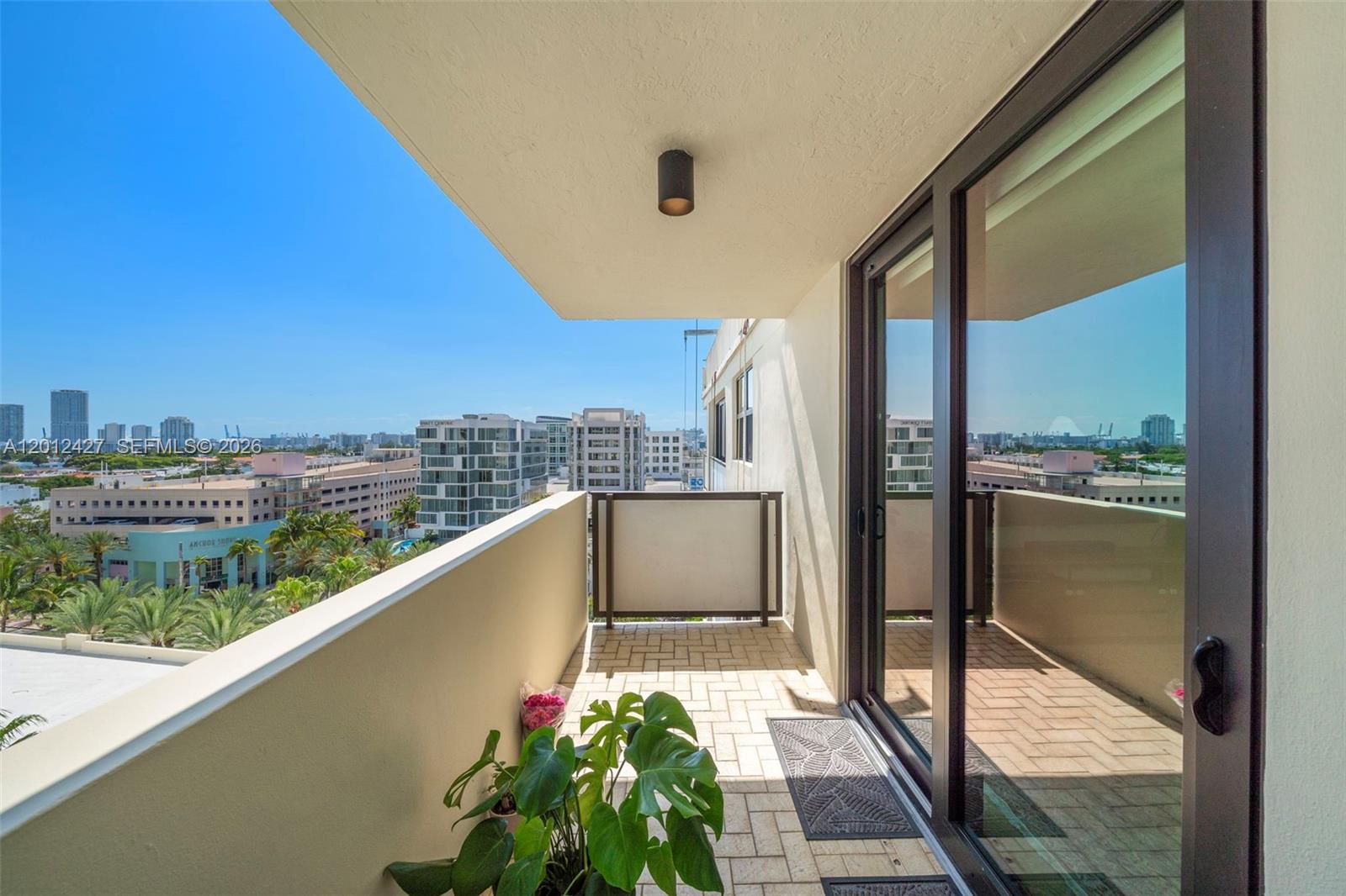 1621 Collins Ave Unit: PH1002