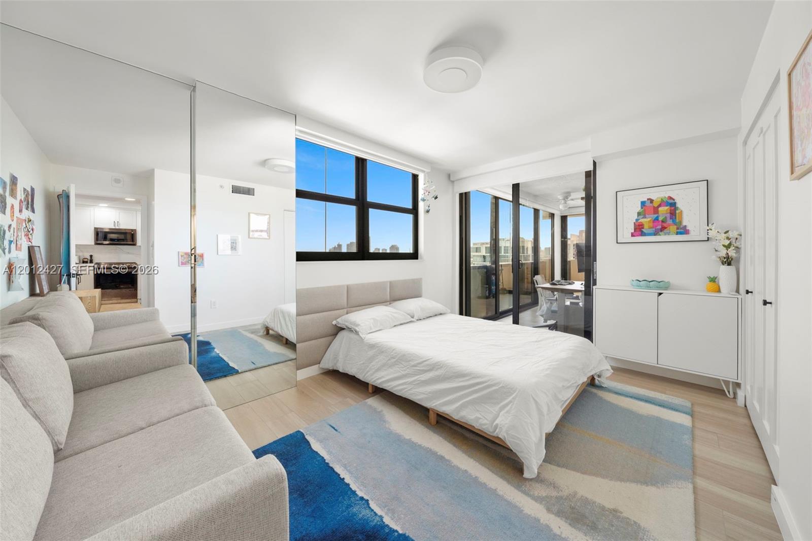 1621 Collins Ave Unit: PH1002