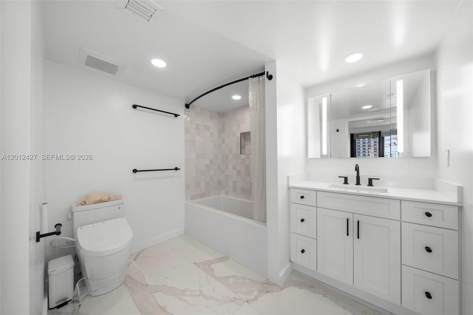 1621 Collins Ave Unit: PH1002