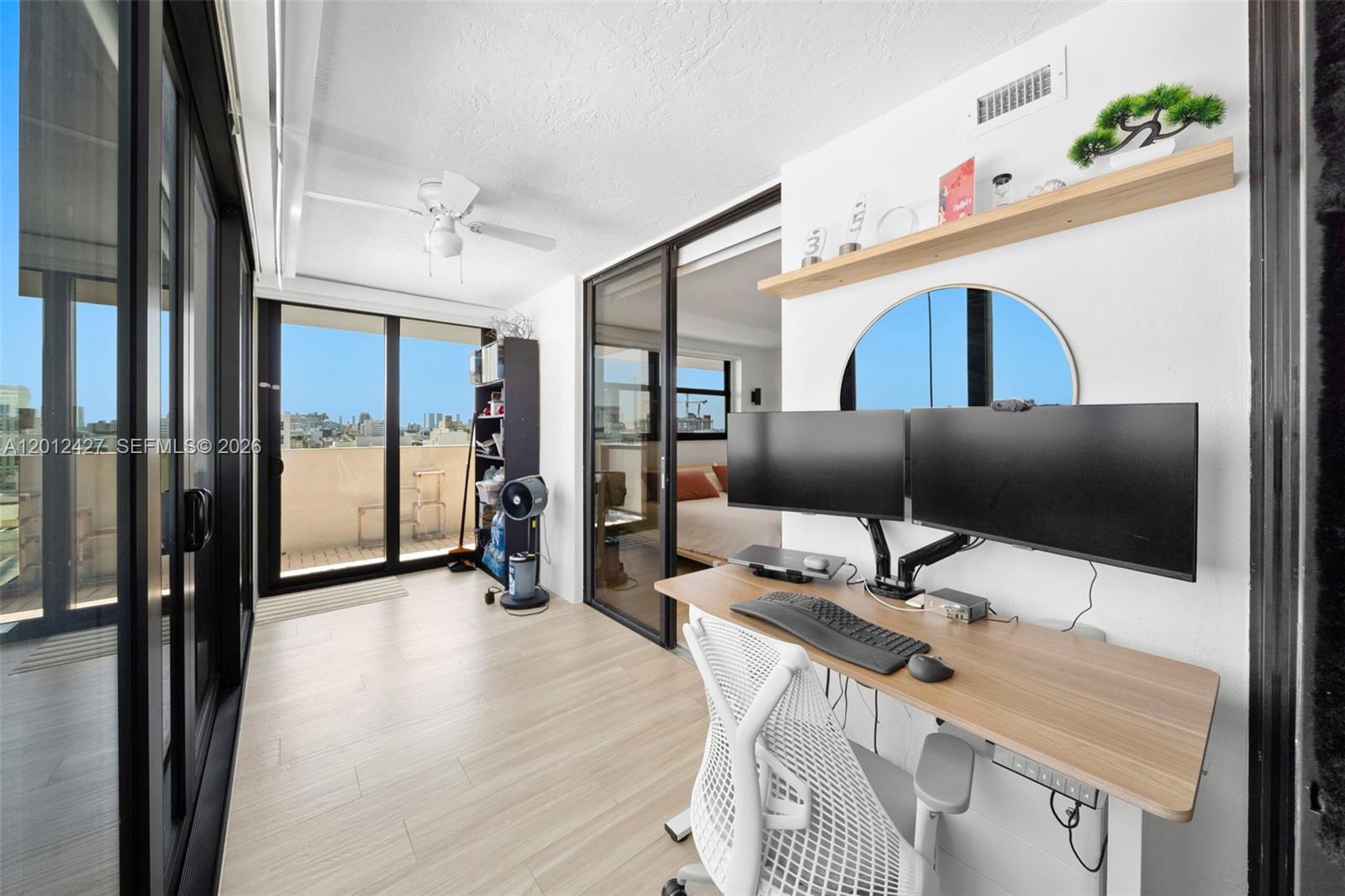 1621 Collins Ave Unit: PH1002