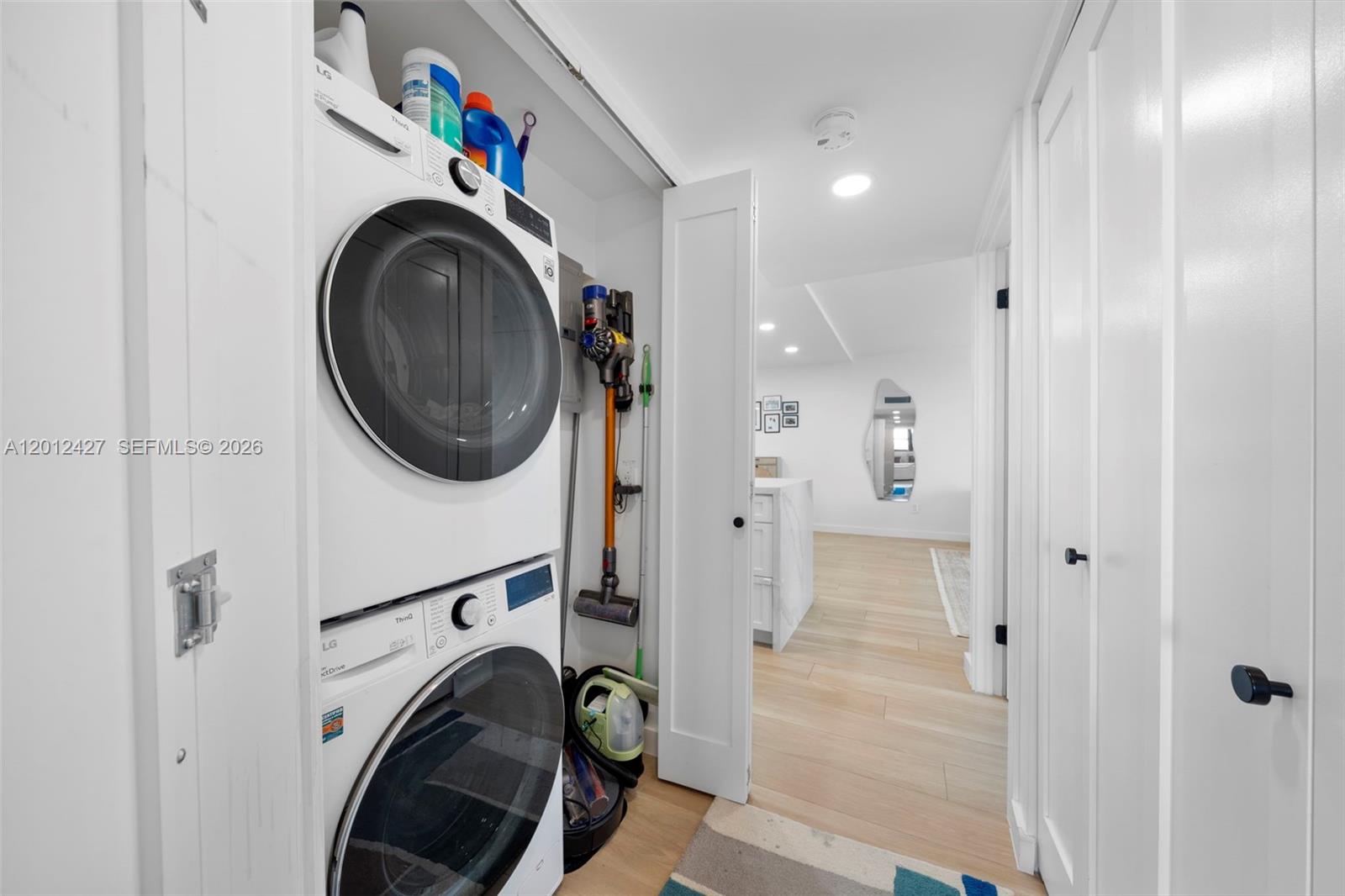 1621 Collins Ave Unit: PH1002