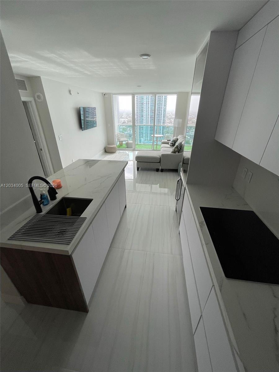 31 SE 5th St # 3103
