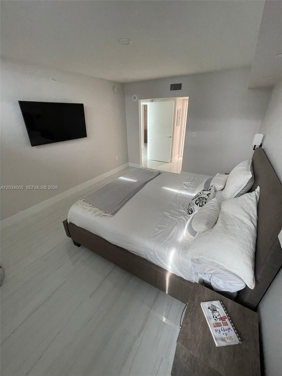 31 SE 5th St # 3103