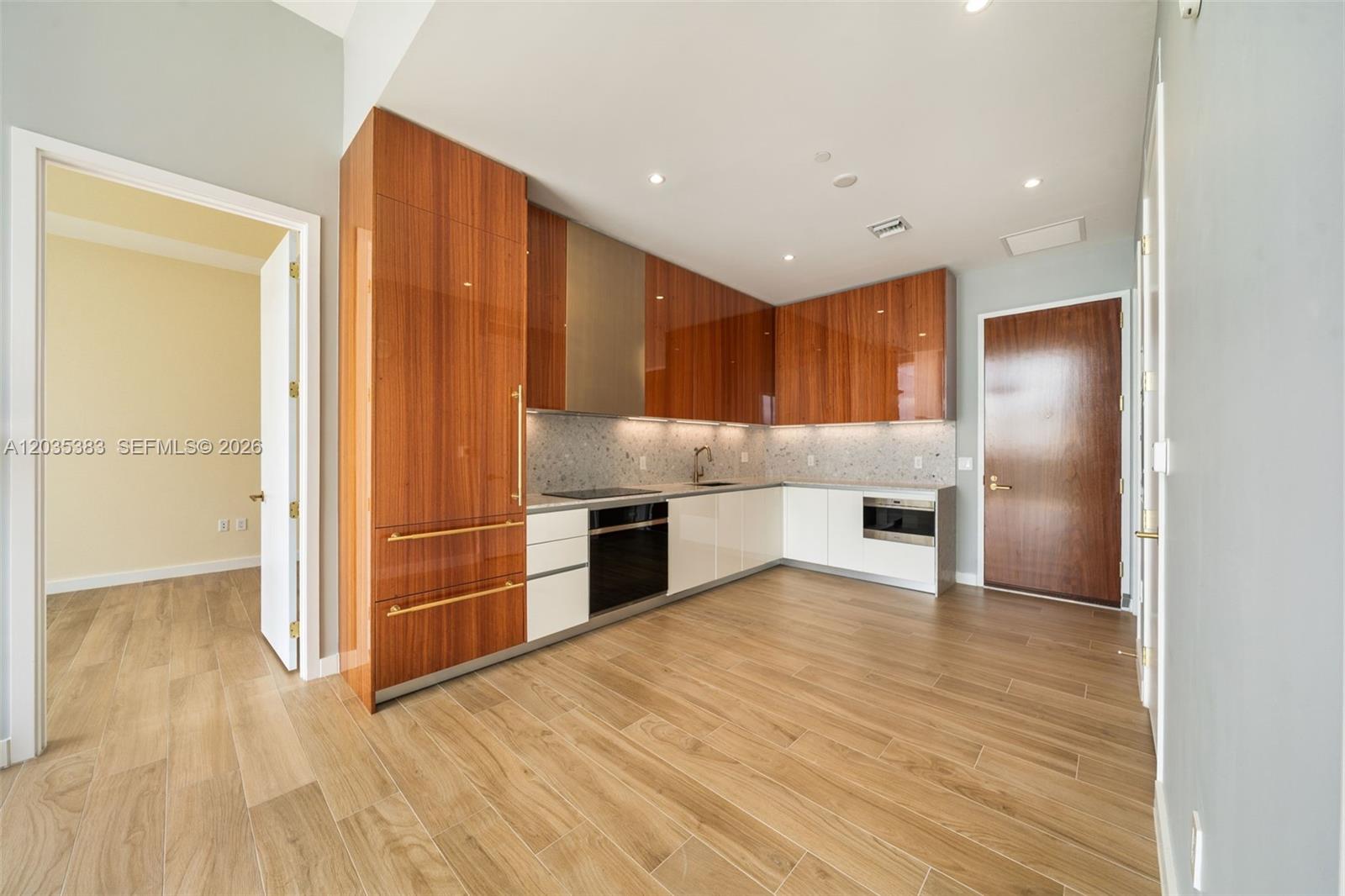 2655 S bayshore drive # 1906