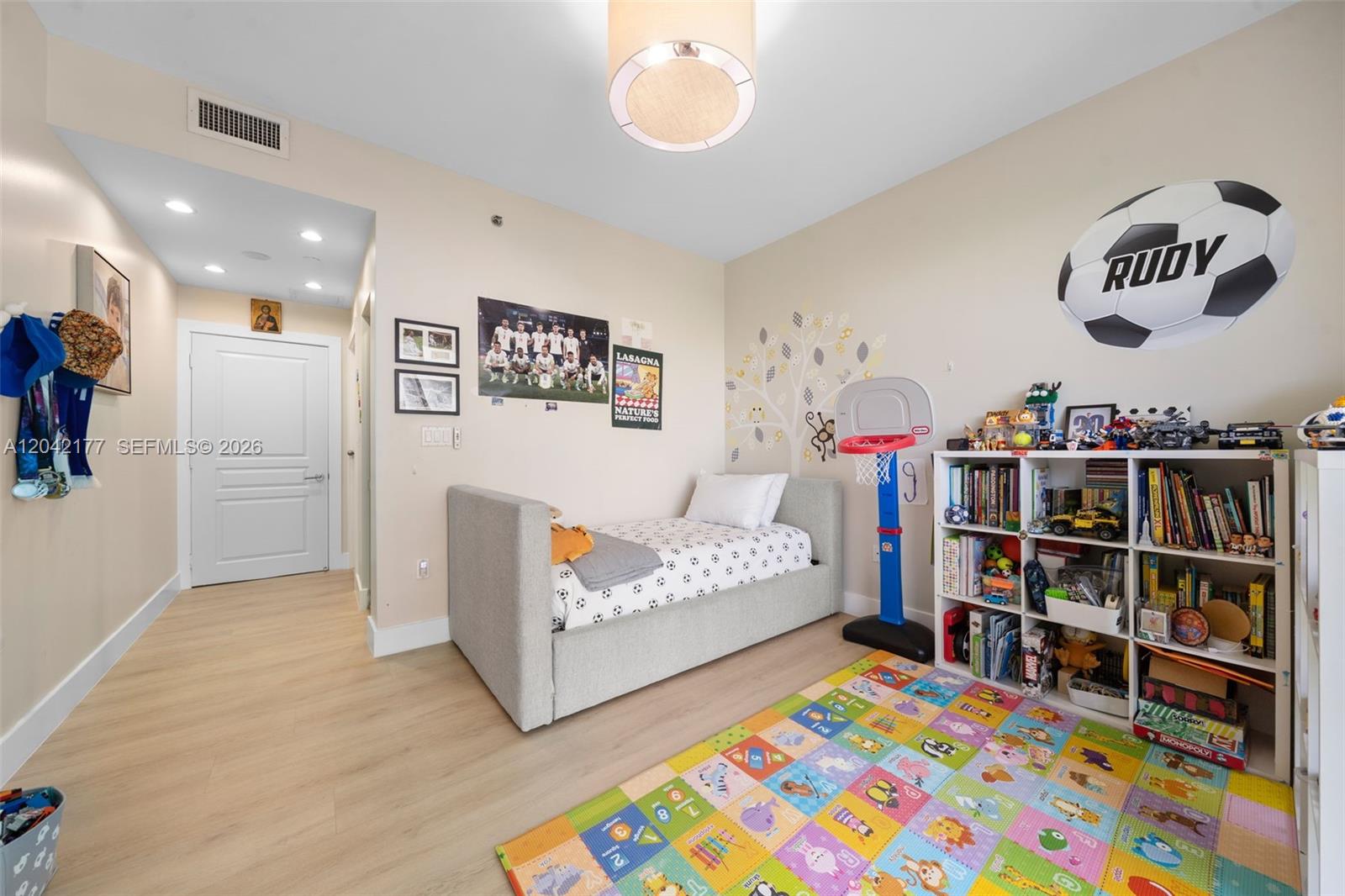 2645 S Bayshore Dr # 601