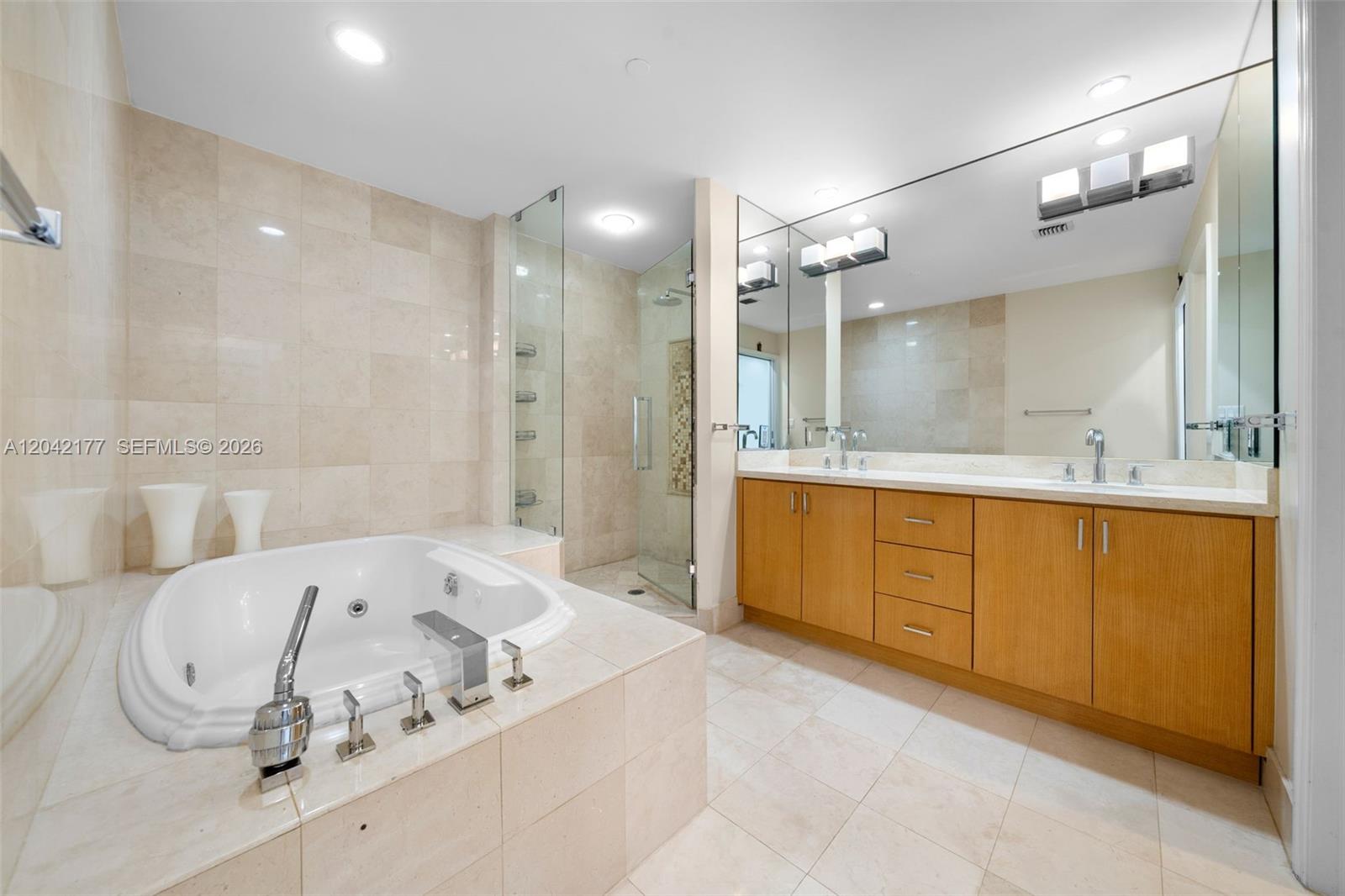 2645 S Bayshore Dr # 601