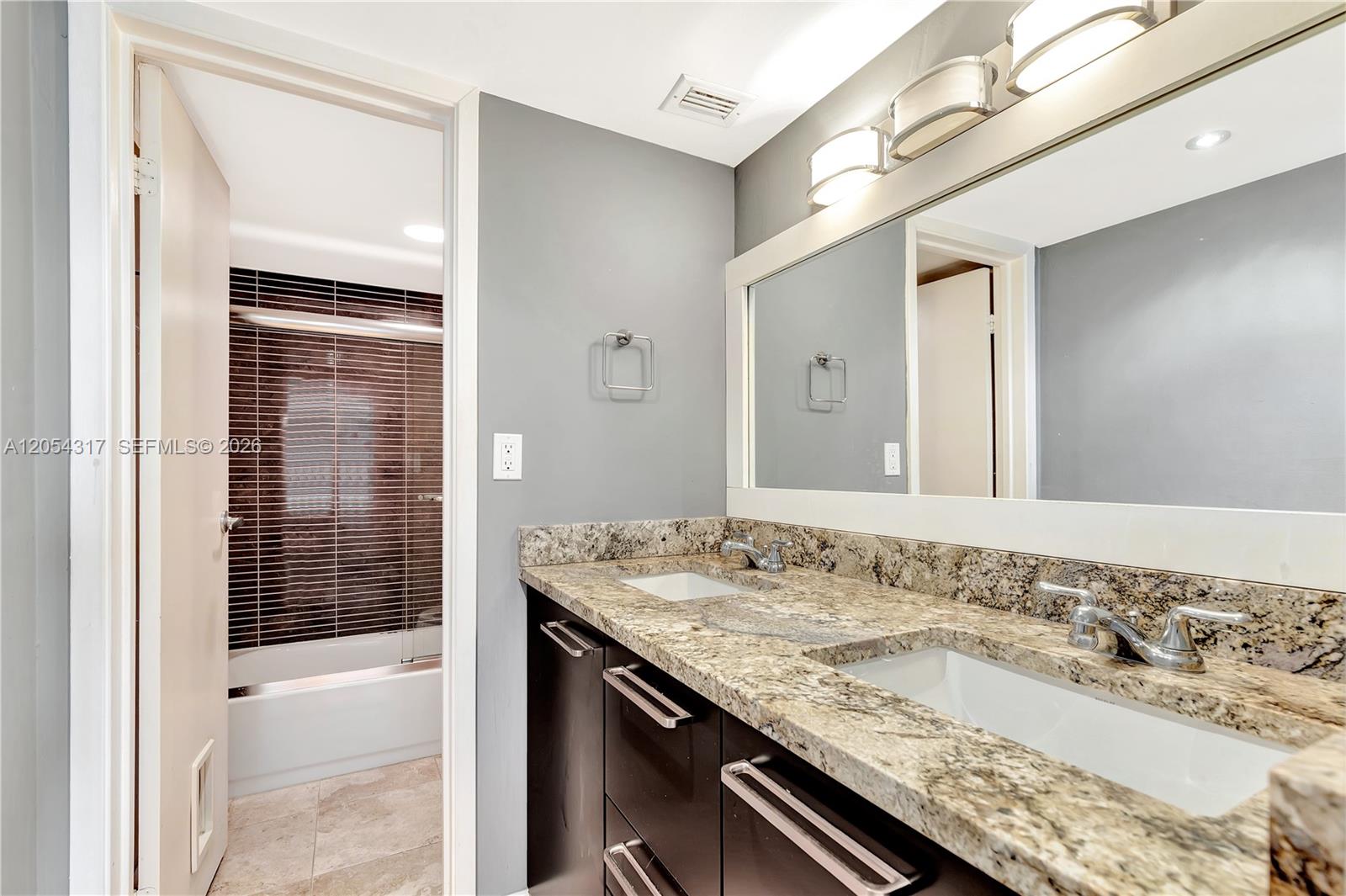 2625 Collins Ave # 1609