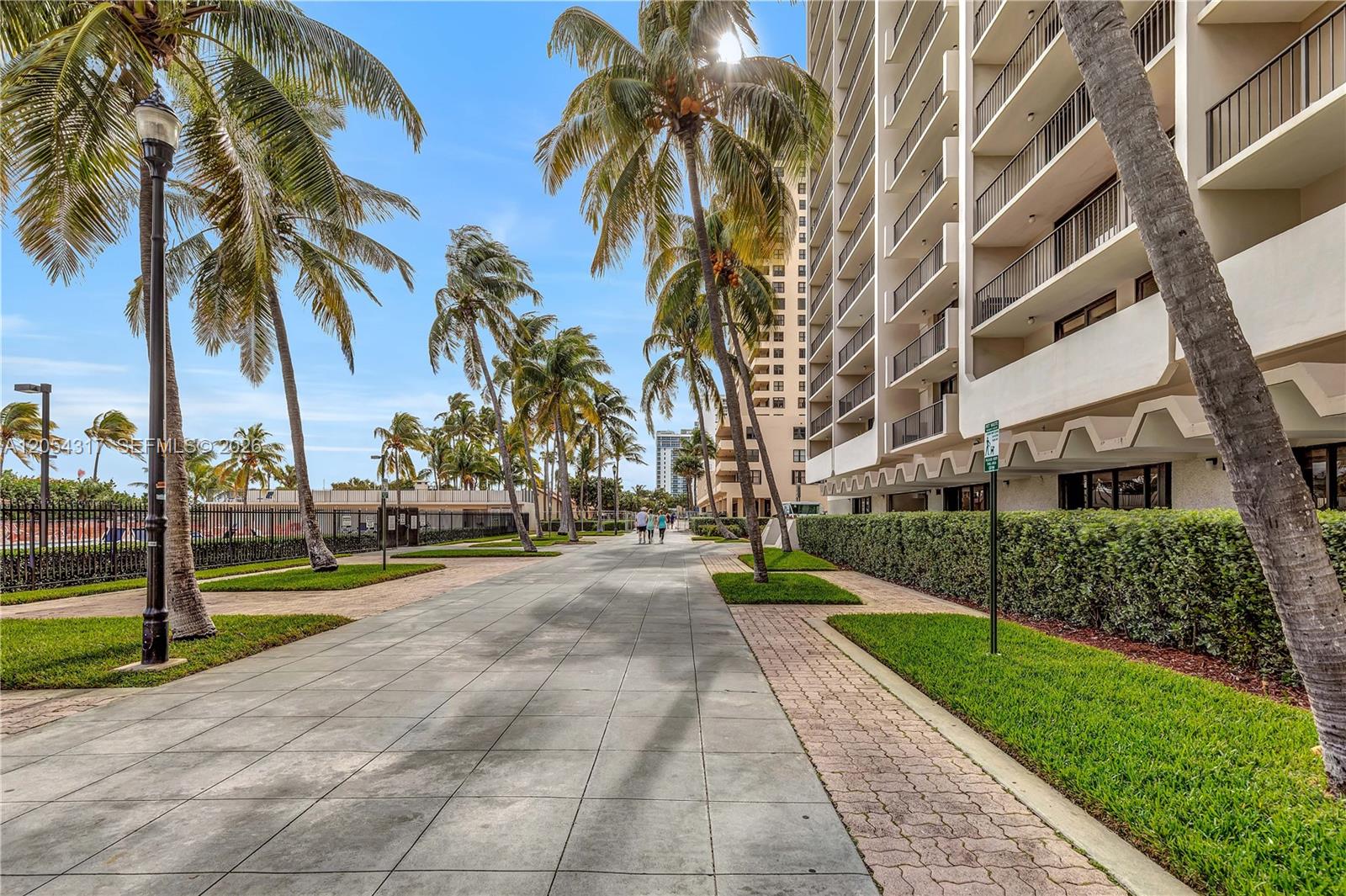 2625 Collins Ave # 1609