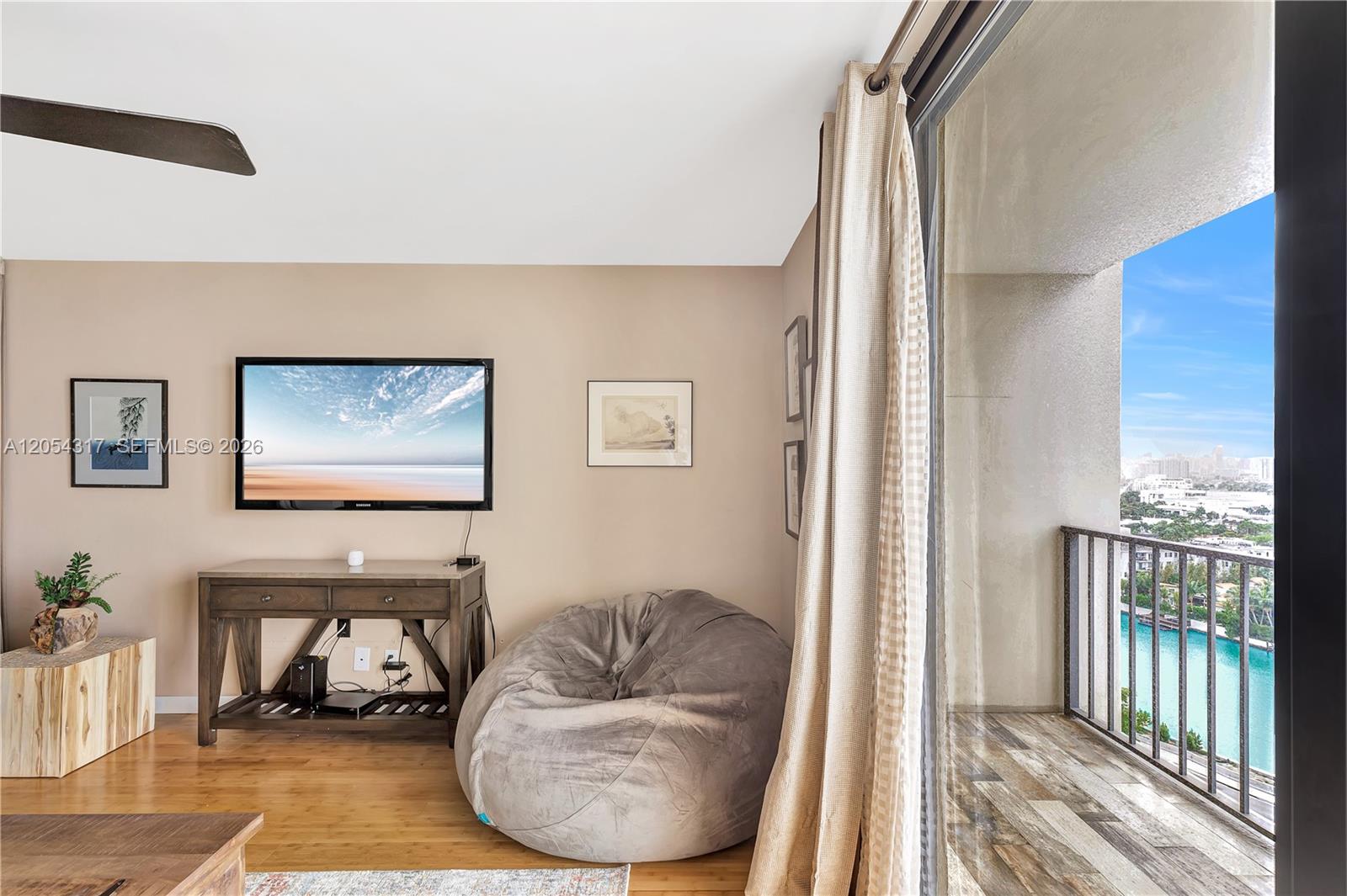 2625 Collins Ave # 1609