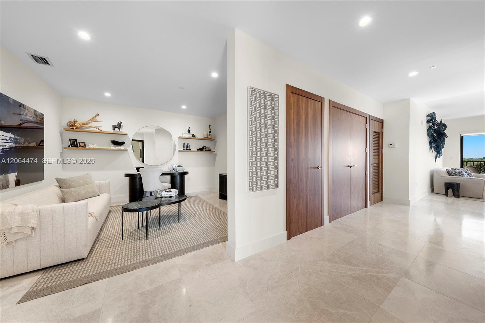701 Valencia Ave # 401