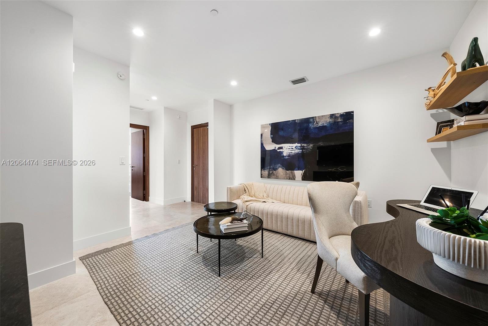 701 Valencia Ave # 401