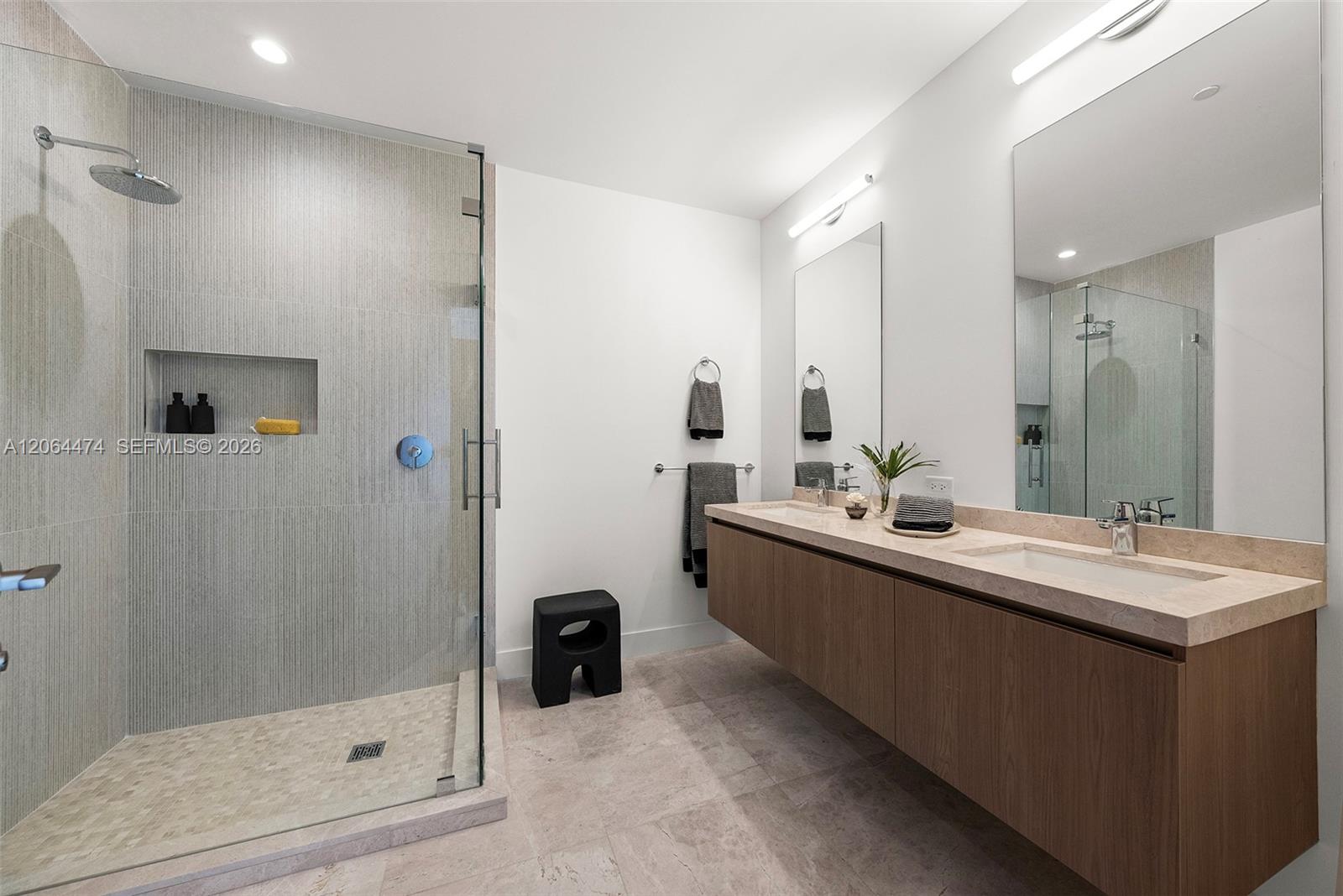 701 Valencia Ave # 401