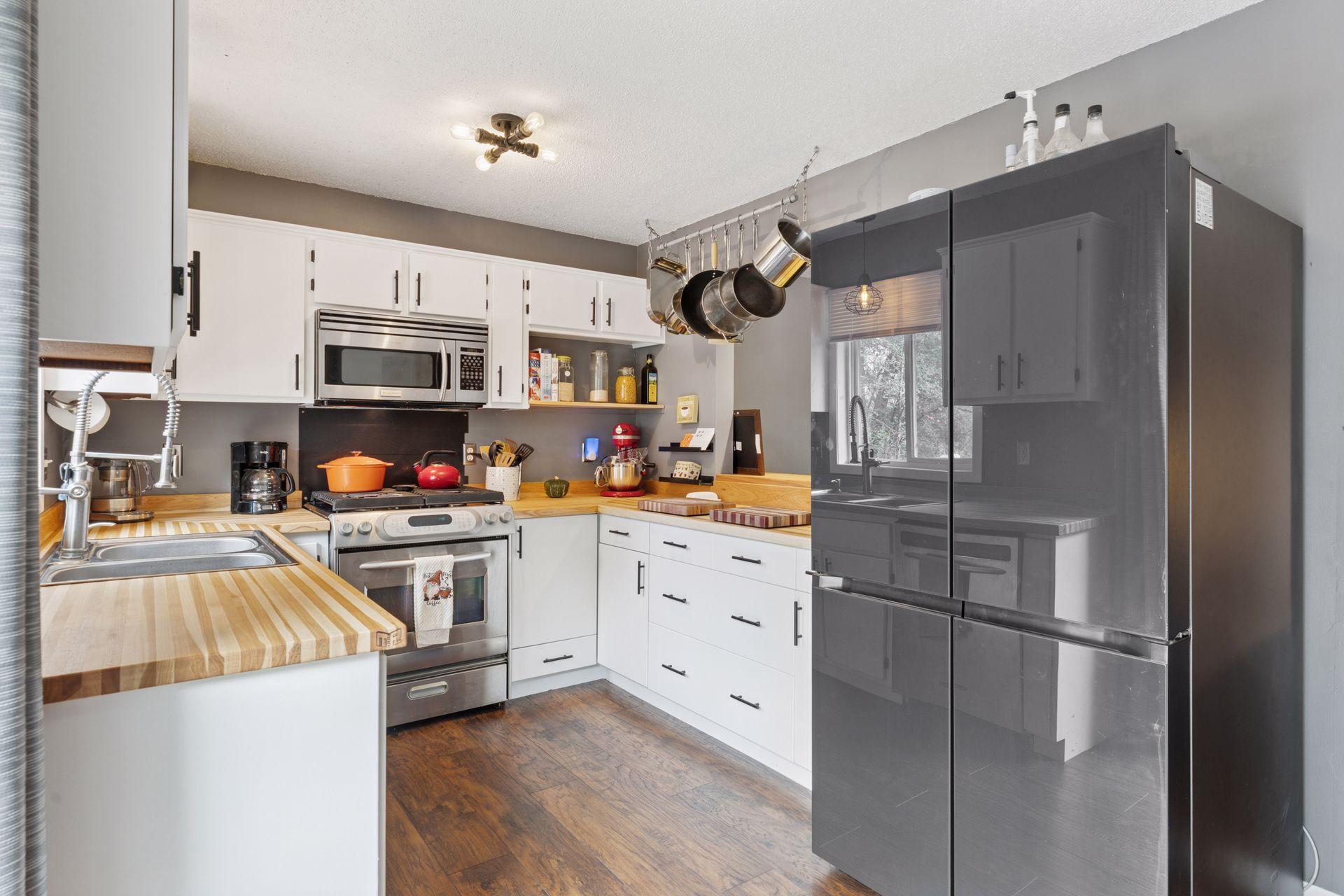 10170 Tamarack Street NW