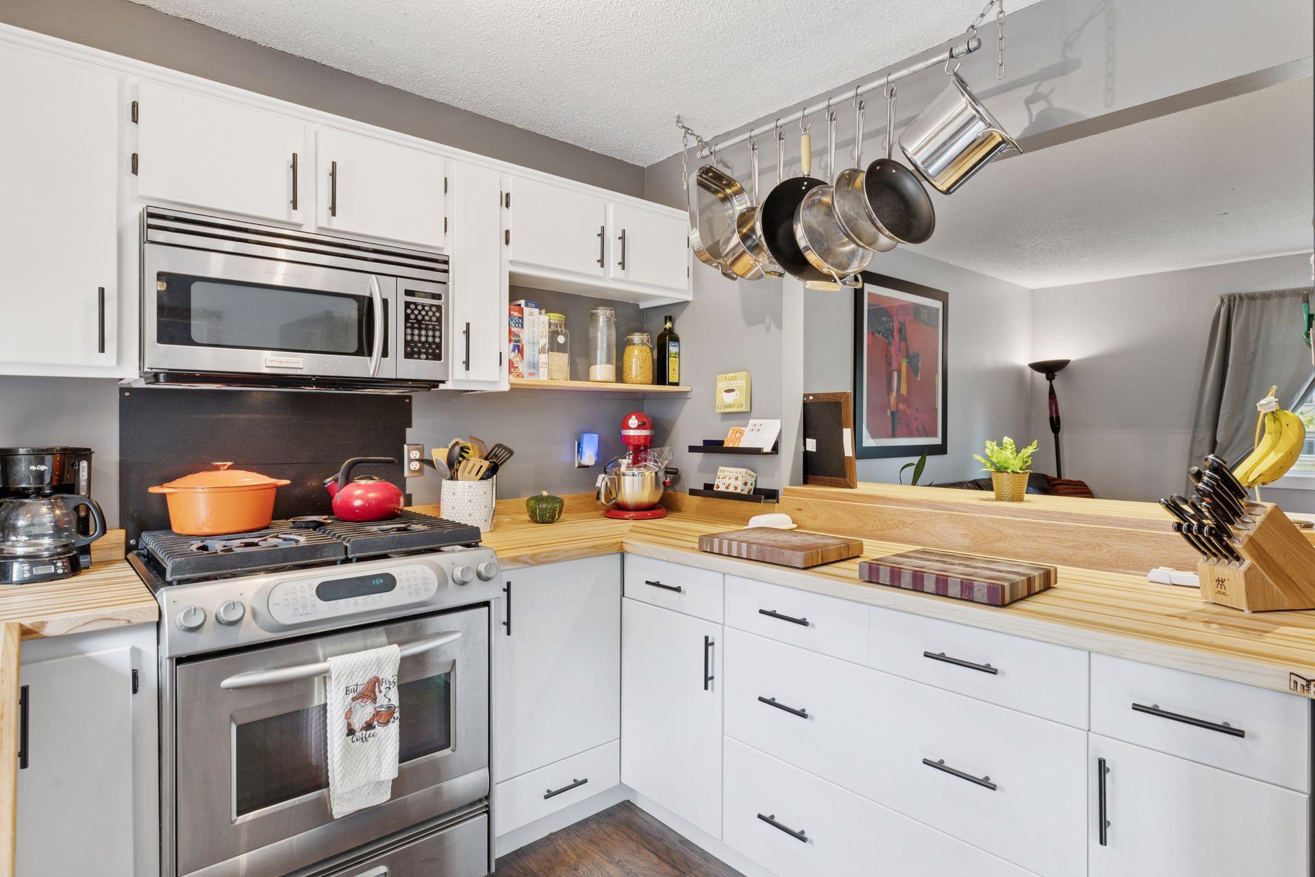 10170 Tamarack Street NW