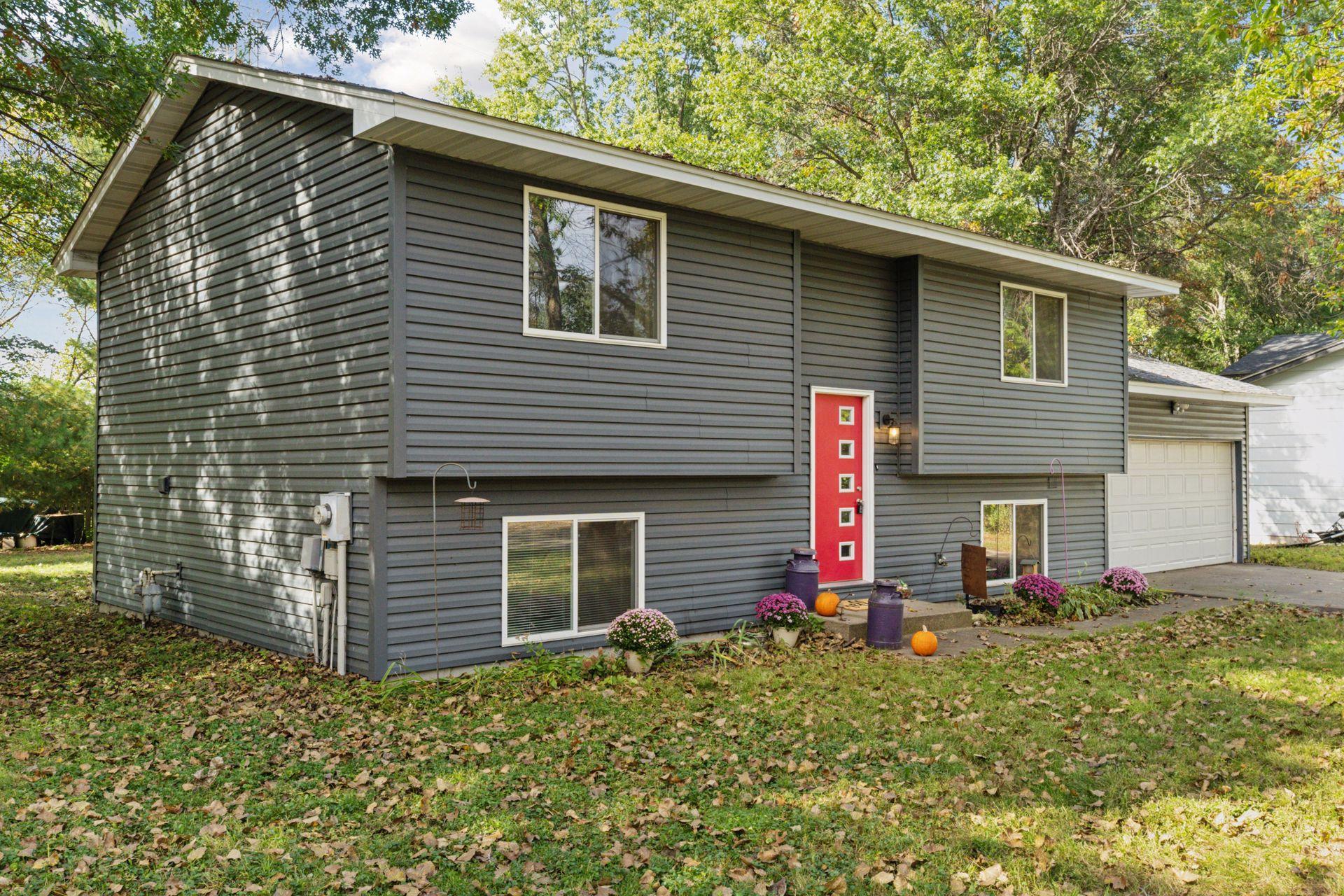 10170 Tamarack Street NW