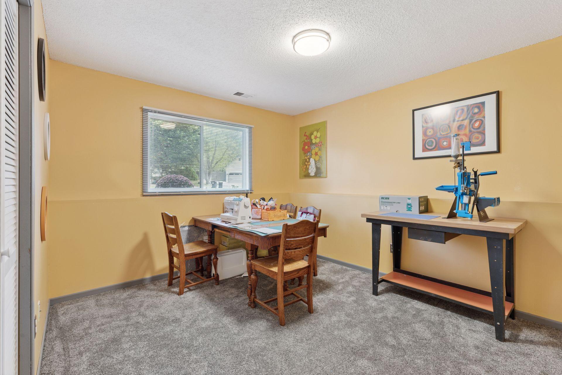 10170 Tamarack Street NW